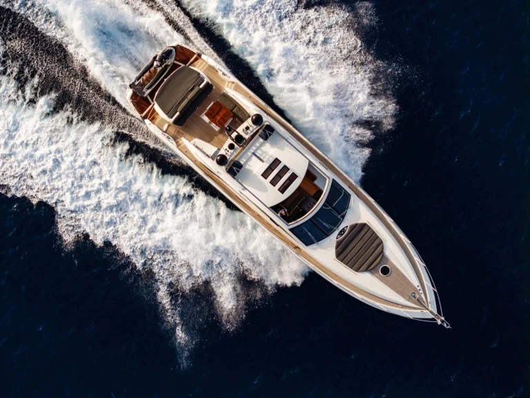 Noleggio Yacht di lusso Sunseeker con patente nautica