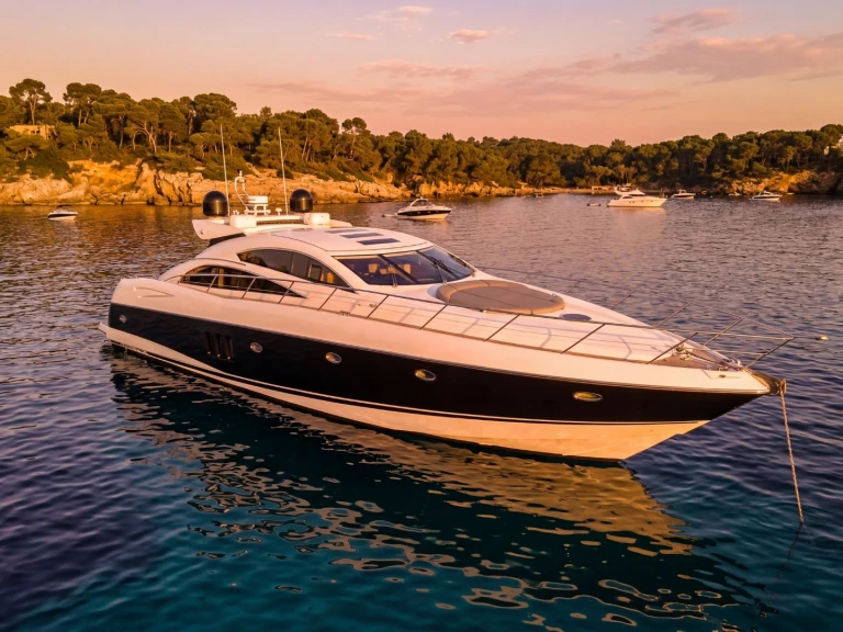 Yacht di lusso a noleggio a Golfe-Juan al miglior prezzo