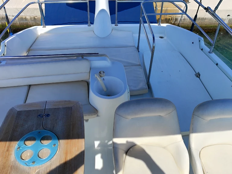 Noleggio Barca a motore Bénéteau con patente nautica