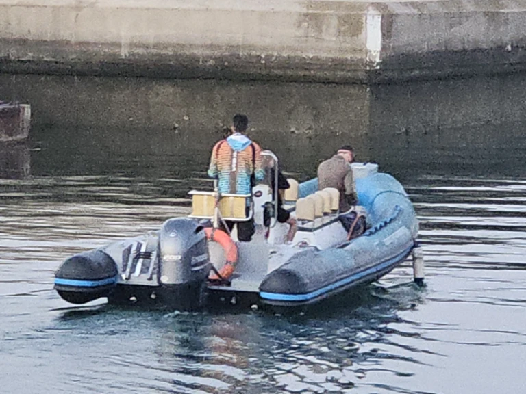 Noleggiare una COBRA RIB 755 a Cádiz
