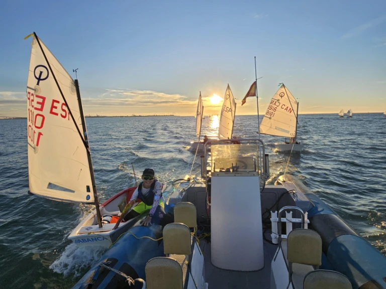 Noleggio Gommone con o senza skipper COBRA RIB a Cádiz