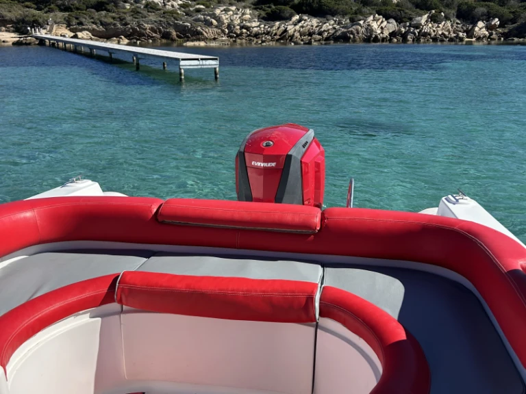 Revenger Revenger 25.5 da affittare a  La Maddalena