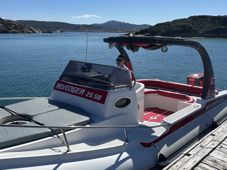 Noleggiare una Revenger Revenger 25.5 a La Maddalena