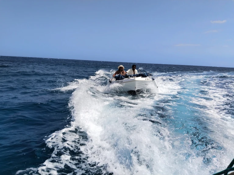 Noleggiare una Dipol D-400 F1RST a Arona