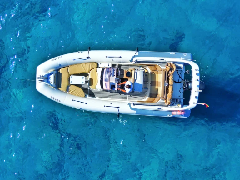 Noleggio barche Zodiac Medline 850 a Santa Cruz de Tenerife su Samboat