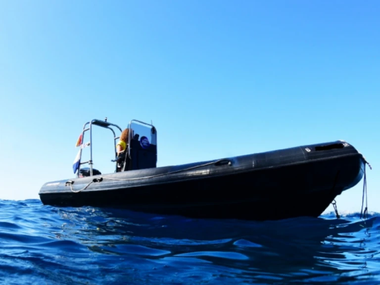 Noleggiare una Zodiac Explorer 640 a Las Galletas