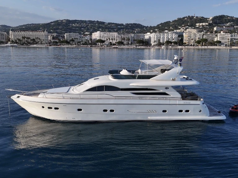 Noleggio Yacht di lusso vz con patente nautica