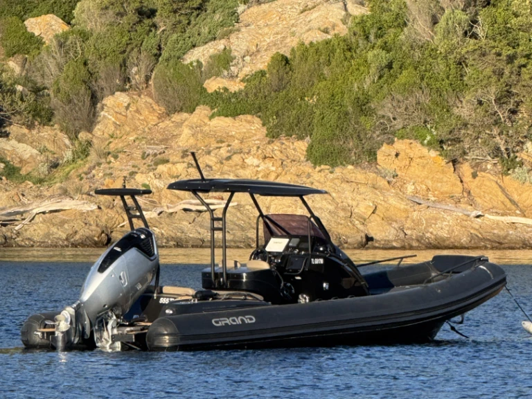 Noleggiare una Grand Boats G850 a Île du Levant