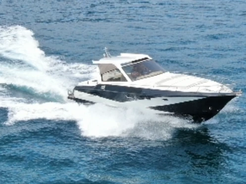 Noleggiare una Ferretti Altura 39 a Salerno