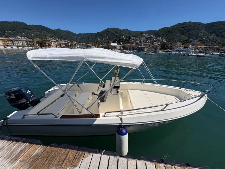 Noleggiare una Capelli Cap16 a Porto Turistico Internazionale Di Rapallo