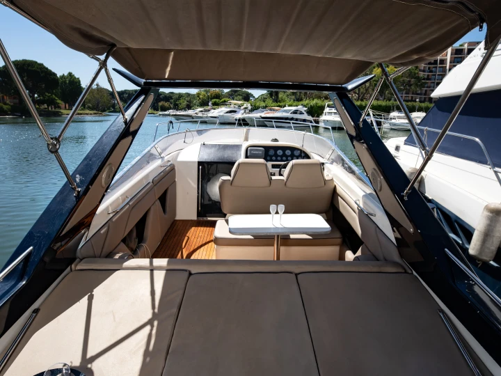 Noleggiare una Sunseeker Tomahawk 37 a Cannes