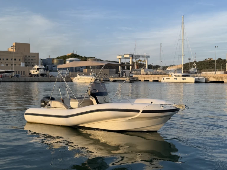 Gommone a noleggio a Marina deportiva de Menorca al miglior prezzo