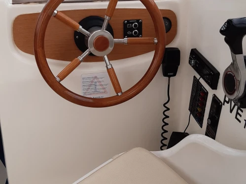 Noleggio barche Francia economico Merry Fisher 650