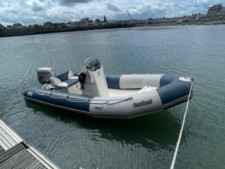 Noleggio Barca a motore con o senza skipper Bombard a Paimpol