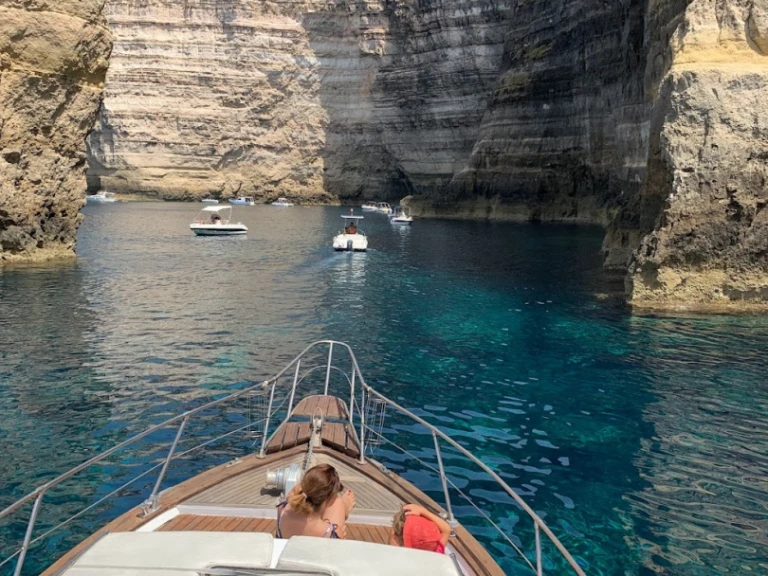 Noleggio barche Lampedusa economico cabinato