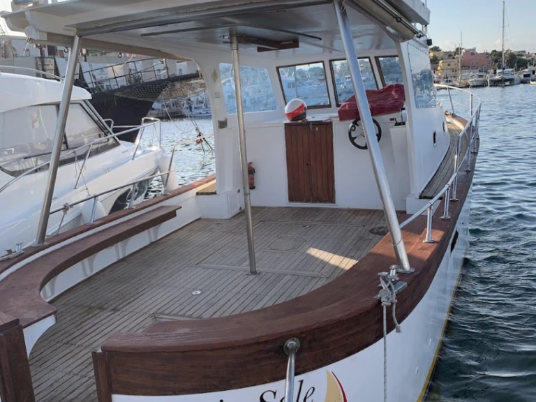 Noleggiare una Gozzo cabinato a Lampedusa