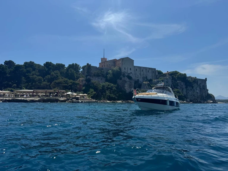 Cranchi Endurance 41 da affittare a  Cannes