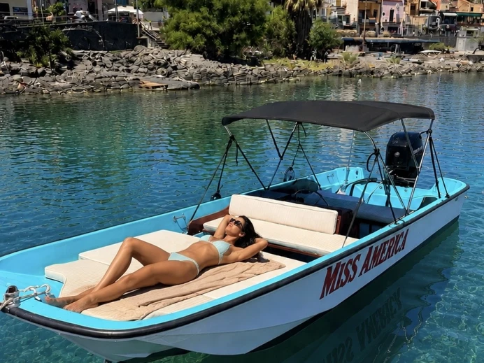 Boston Whaler Boston Whaler 17 da affittare a  Aci Trezza