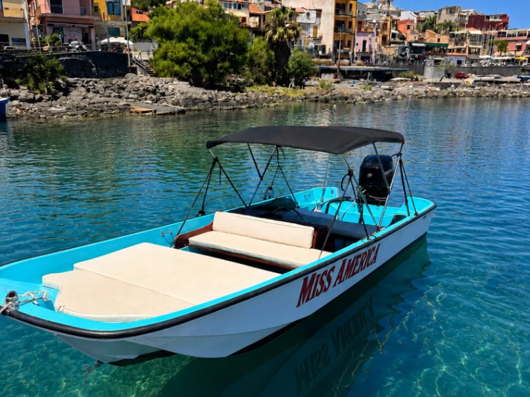 Noleggio a Aci Trezza – Boston Whaler Boston Whaler 17 su SamBoat