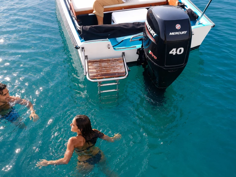 Noleggio Barca a motore a Aci Trezza – Boston Whaler Boston Whaler 17