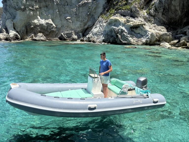 Noleggio Gommone Joker Boat con patente nautica