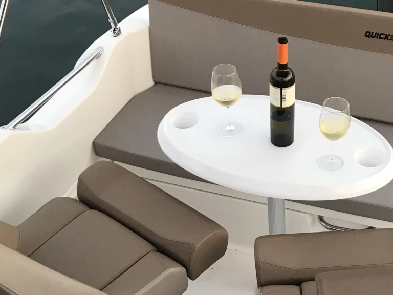 Noleggiare una Quicksilver Quicksilver 605 Sundeck a Cannes