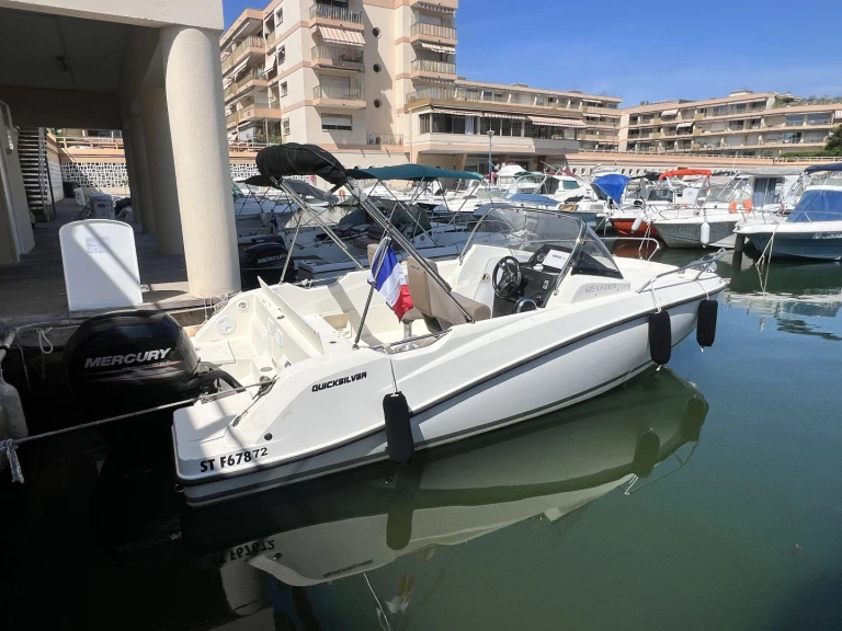 Noleggio Barca a motore a Cannes – Quicksilver Quicksilver 605 Sundeck