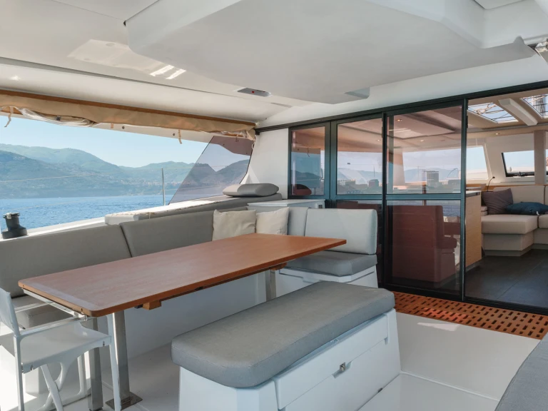 Noleggio Catamarano Fountaine Pajot con patente nautica