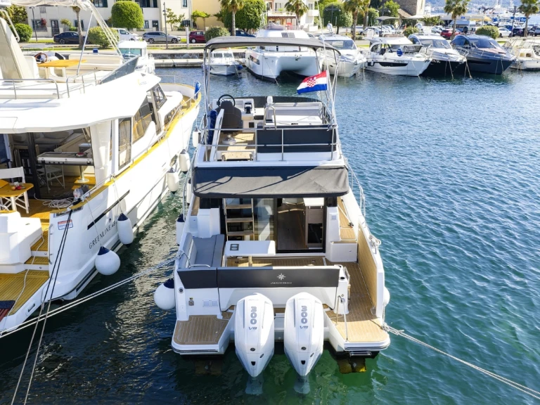 Noleggio Barca a motore con o senza skipper Jeanneau a Zaravecchia (Biograd)