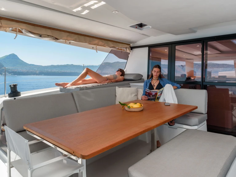 Noleggio Catamarano con o senza skipper Fountaine Pajot a Castellammare di Stabia