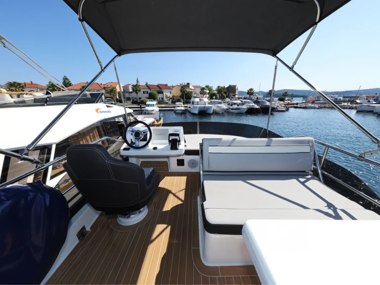 Noleggio barche Jeanneau Merry Fisher 1095 Fly Serie2 a Zaravecchia (Biograd) su Samboat