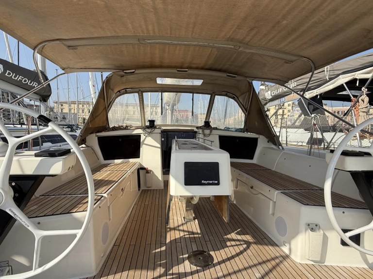 Noleggiare una Dufour Dufour 430 Grand Large a Procida