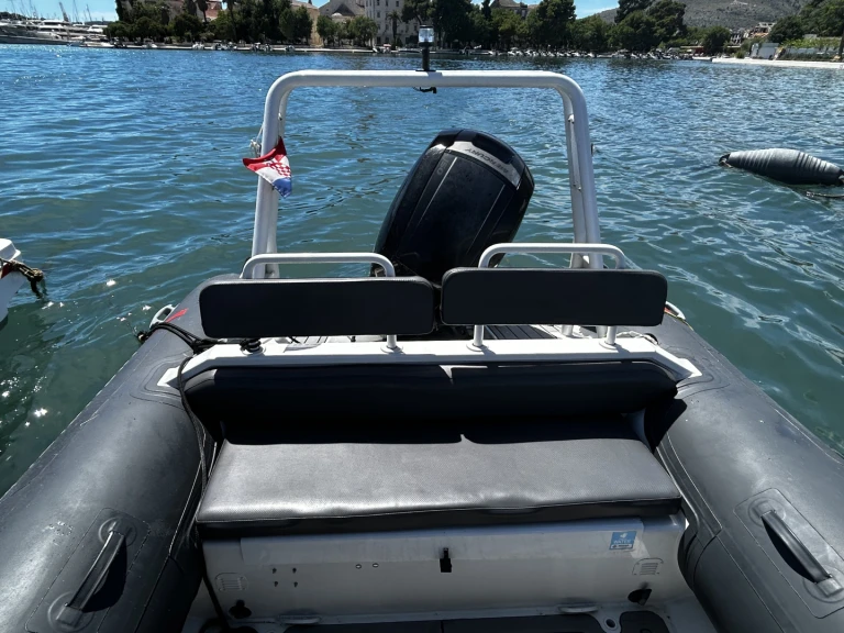 Highfield Highfield Sport 650 da affittare a  Spalato