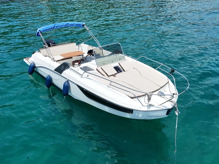 Noleggio Barca a motore Bénéteau con patente nautica