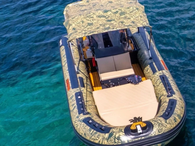 Gommone a noleggio a Le Brusc al miglior prezzo