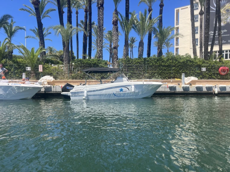 Noleggio Barca a motore Pacific Craft con patente nautica