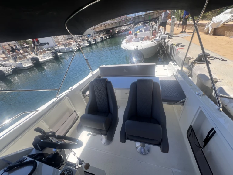 Barca a motore a noleggio a Javea al miglior prezzo
