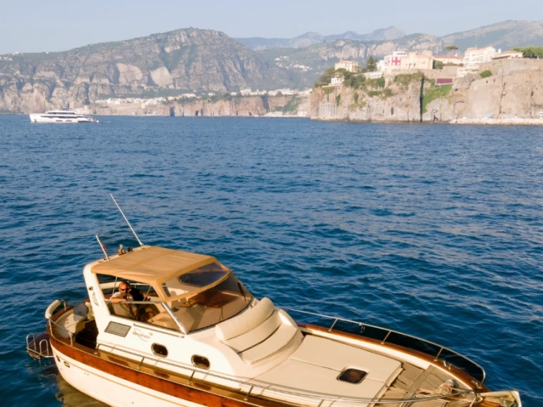 Noleggio Barca a motore Apreamare con patente nautica