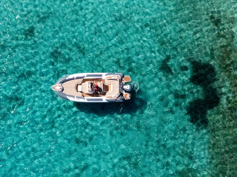 Noleggio Gommone a Lesina (Hvar) – Marlin Boat 790 Pro Dynamic