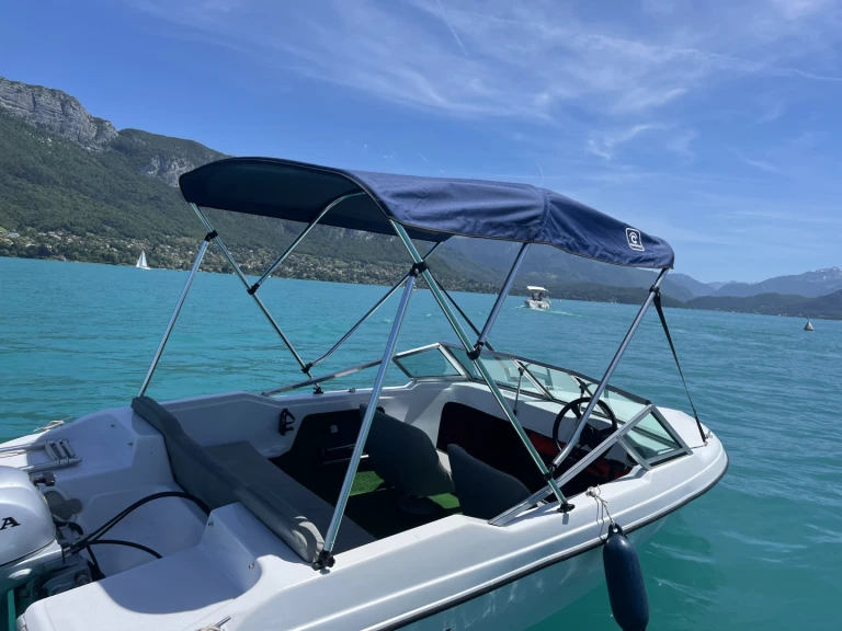 Noleggio Barca a motore Glastron con patente nautica