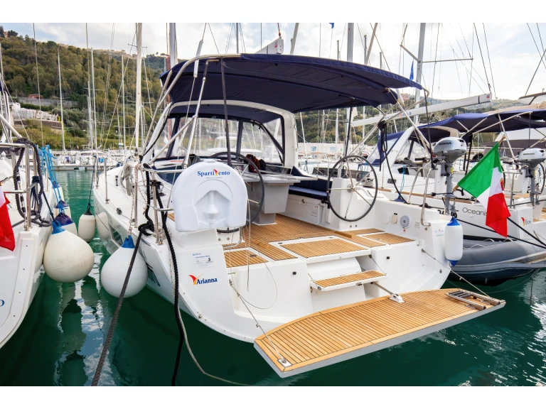 Bénéteau Oceanis 41.1 da affittare a  Capo d'Orlando