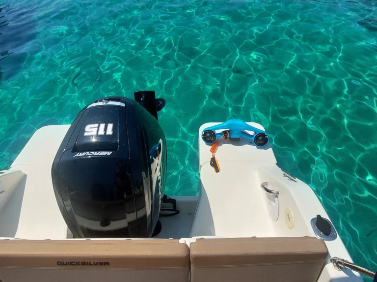 Noleggiare una Quicksilver Activ 555 Open a Mandelieu-la-Napoule