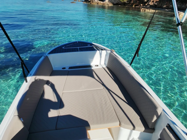 Barca a motore a noleggio a Port de Cannes Marina al miglior prezzo