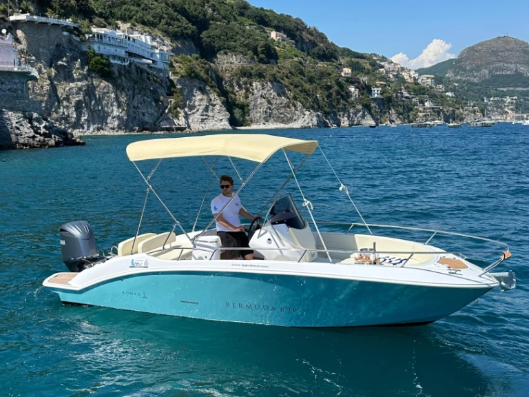 Noleggiare una Romar Bermuda 690 a Vietri sul Mare