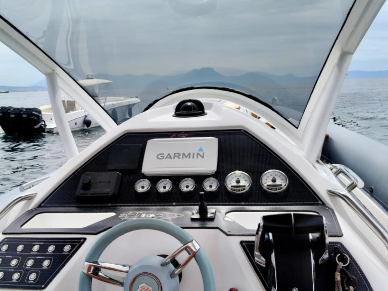 Noleggio Gommone Panamera Yacht con patente nautica