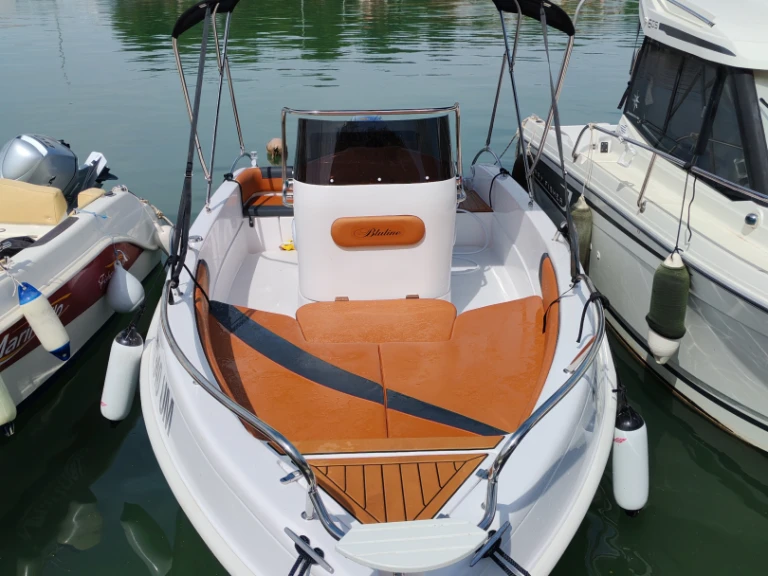 Noleggio Barca a motore con o senza skipper Bluline a Umago