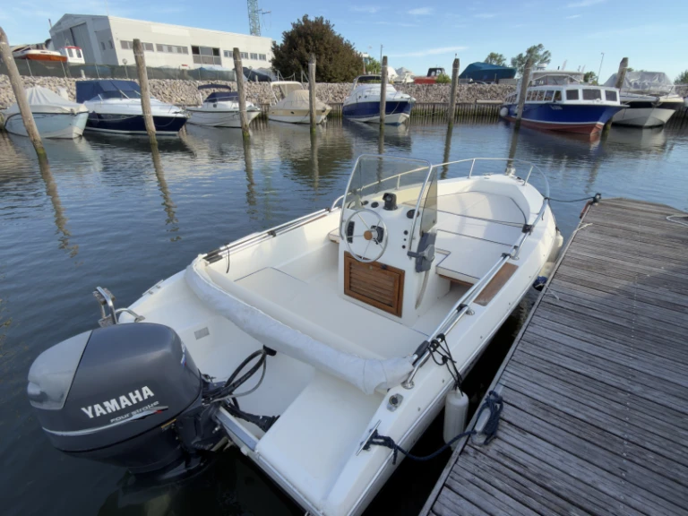 Noleggio Barca a motore con o senza skipper Capelli a Portegrandi I