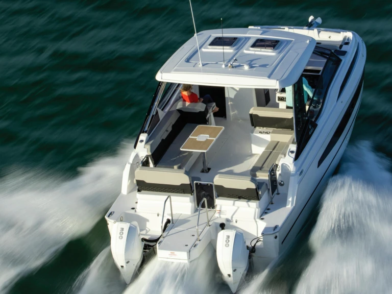 Aquila Aquila 32 Sport da affittare a  Le Marin