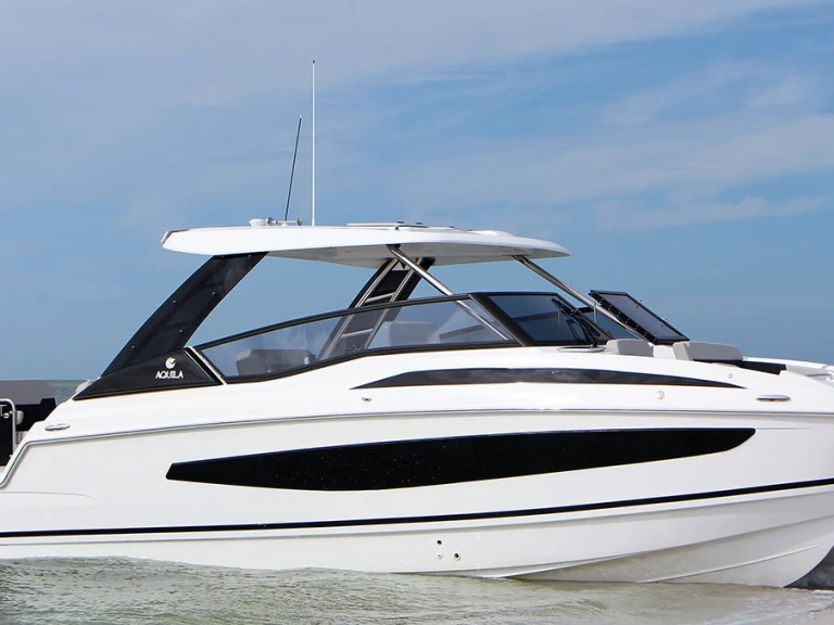 Noleggio barche Le Marin economico Aquila 32 Sport