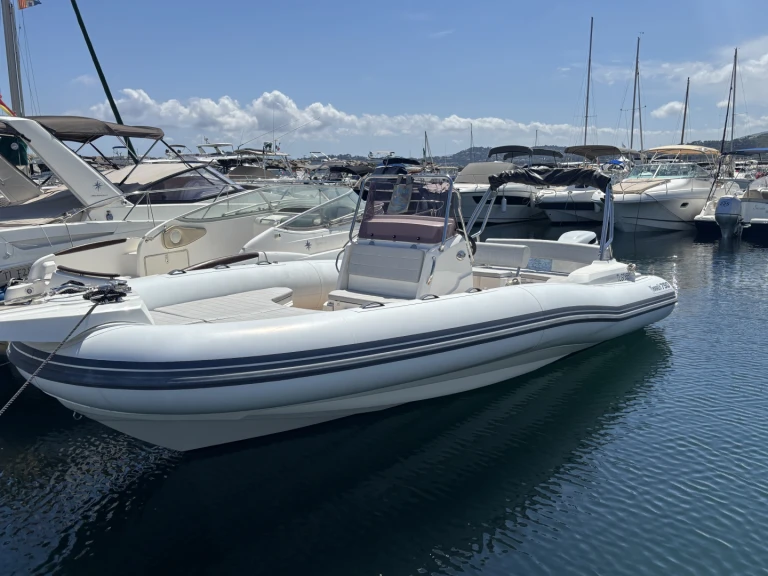 Marlin Boat 790 Pro Dynamic da affittare a  Les Issambres
